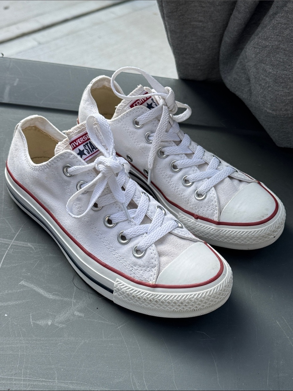 Converse Women’s 6.5-7 Men’s 5 White Low Top Sneakers with Red and Blue Trim